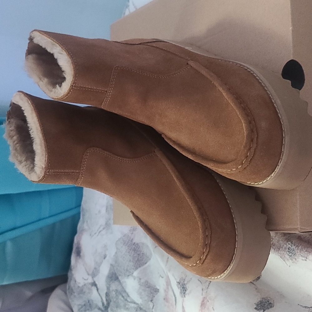 UGG - Picture 5 of 5